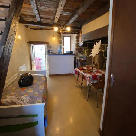 בית נופש De La Tour Du Chateau *
